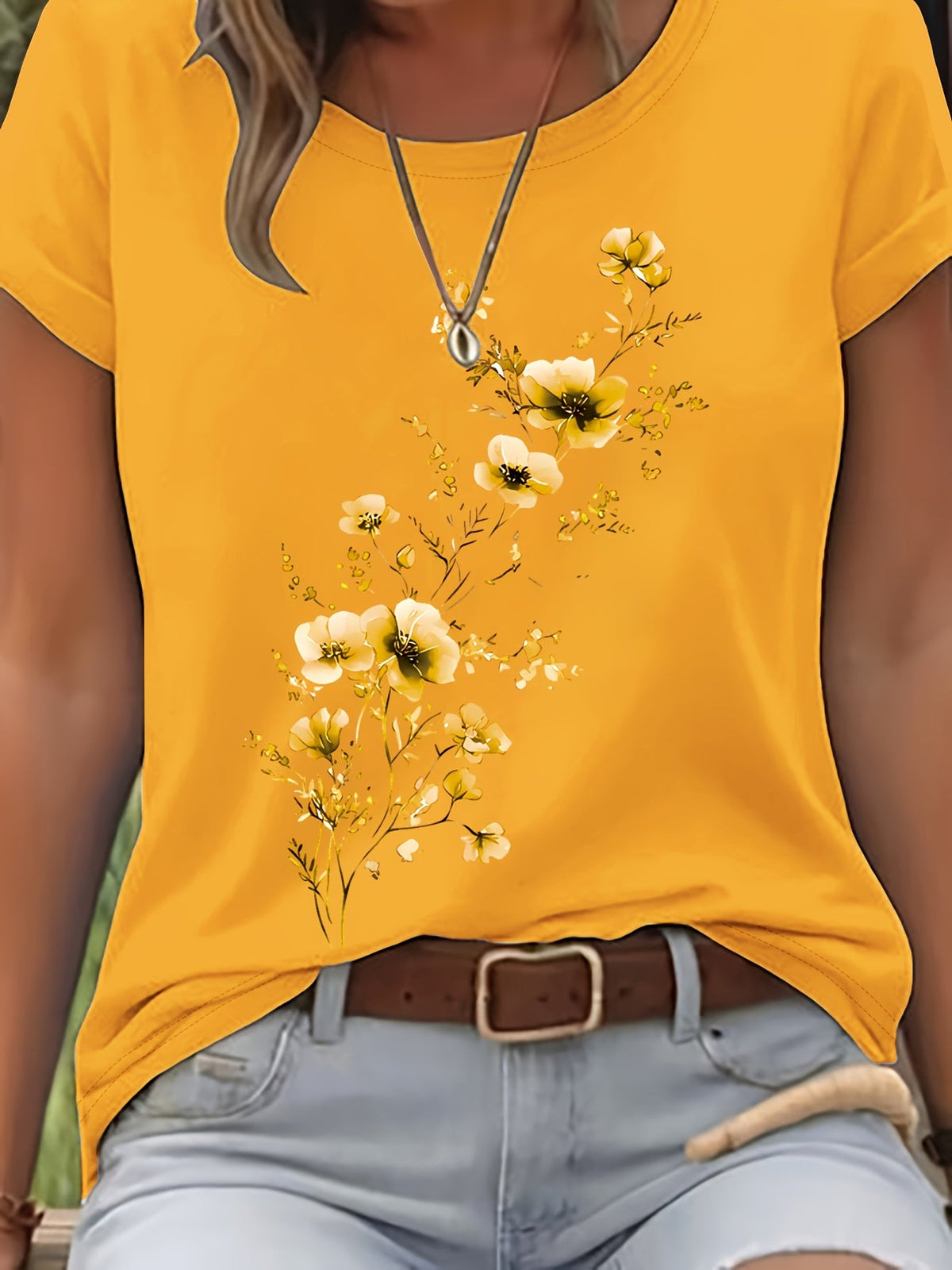 Women's Watercolor Floral Print T-Shirt – Elegant Round Neck Short Sleeve Casual Top for Spring & Summer
