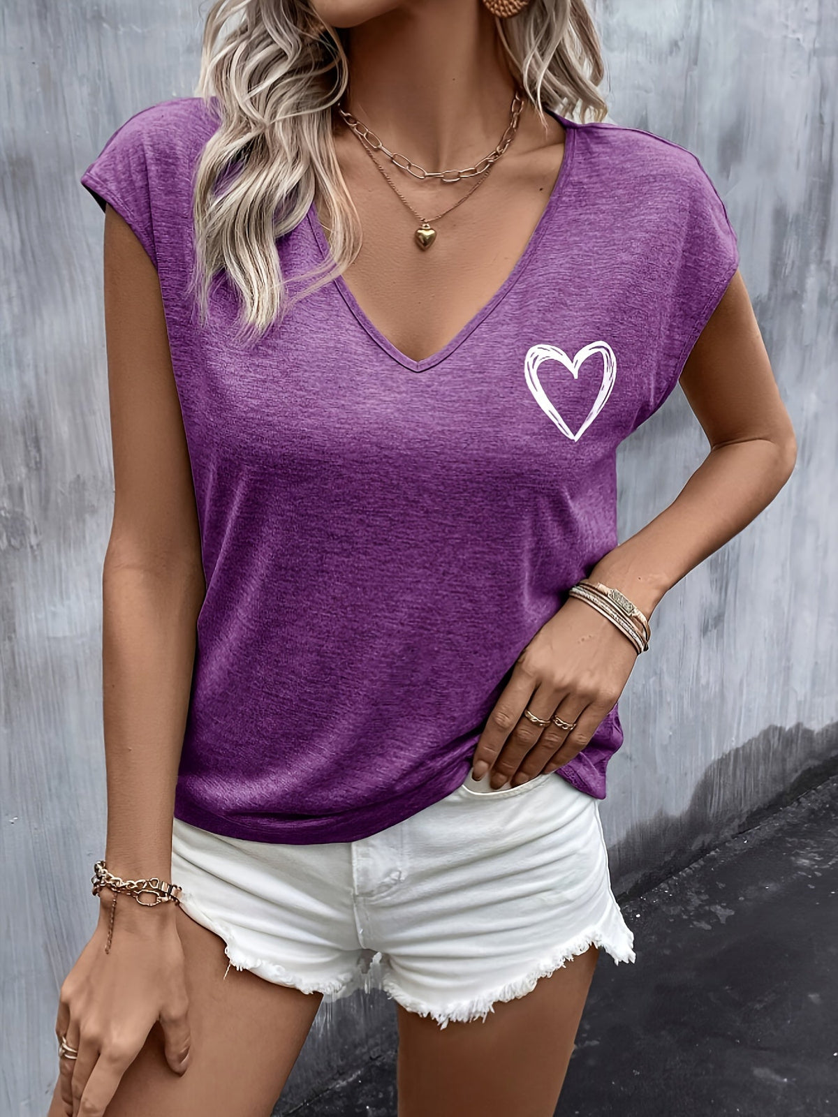 Women's Heart Print Batwing Sleeve V-Neck T-Shirt Cute Casual Graphic Tee Summer Loose Fit Knit Top for Daily Wear